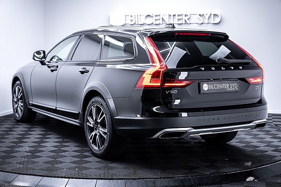 Volvo V90 Cross Country 11 of 27