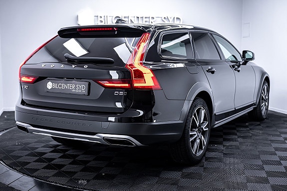 Volvo V90 Cross Country 8 of 27