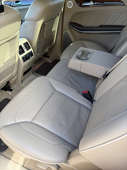 Mercedes-Benz GL500 8 of 12