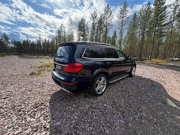 Mercedes-Benz GL500 3 of 12
