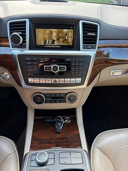 Mercedes-Benz GL500 10 of 12