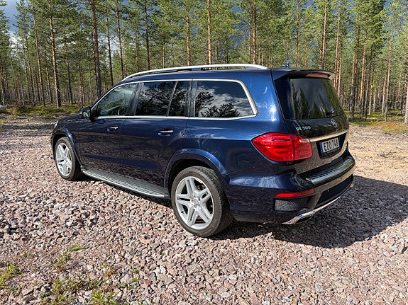 Mercedes-Benz GL500 2 of 12