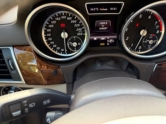 Mercedes-Benz GL500 7 of 12