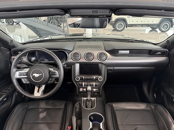 Ford Mustang 14 of 26