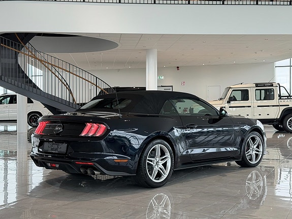 Ford Mustang 3 of 26