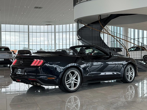 Ford Mustang 7 of 26