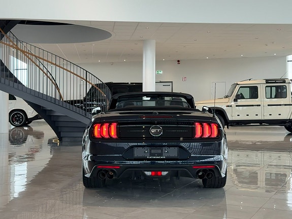 Ford Mustang 6 of 26