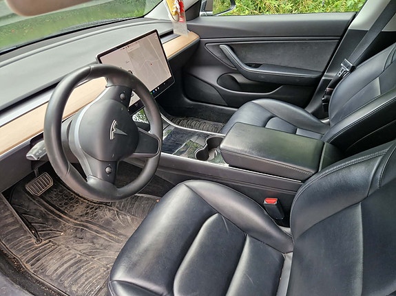 Tesla Model 3 6 of 7