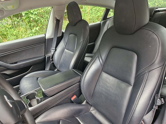 Tesla Model 3 5 of 7