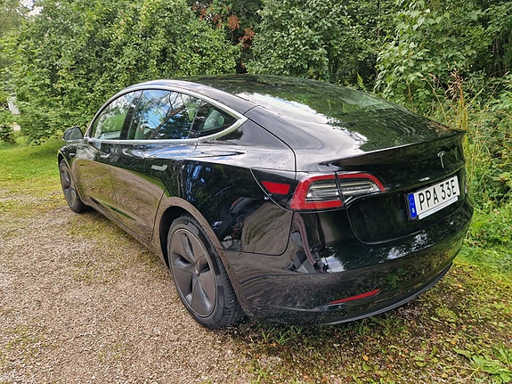 Tesla Model 3 3 of 7