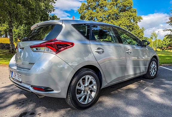 Toyota Auris 5 of 10
