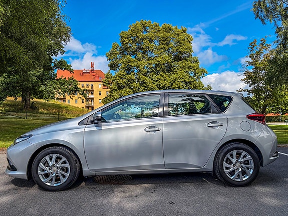 Toyota Auris 2 of 10
