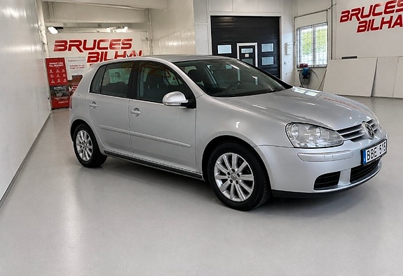 Volkswagen Golf V 2 of 12