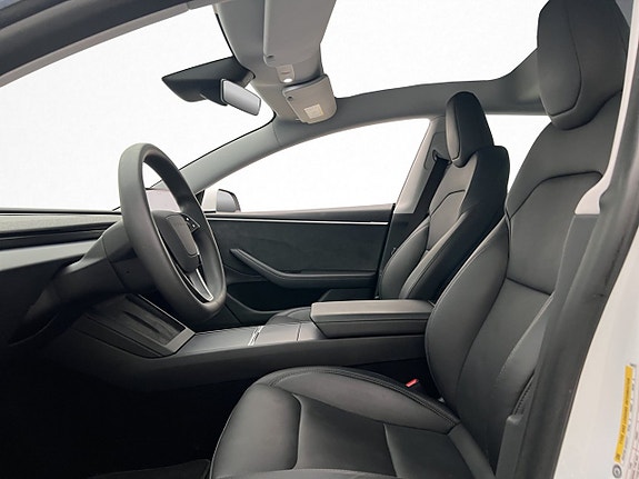 Tesla Model 3 11 of 30