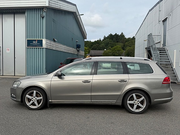 Volkswagen Passat 4 of 14