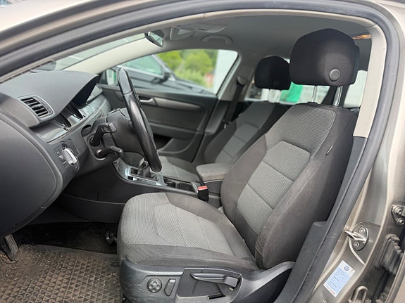 Volkswagen Passat 13 of 14