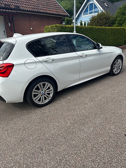 BMW 118d 2 of 5