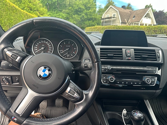 BMW 118d 3 of 5