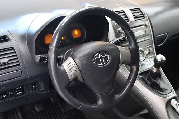 Toyota Auris 12 of 12
