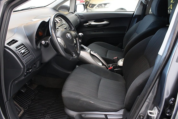 Toyota Auris 6 of 12