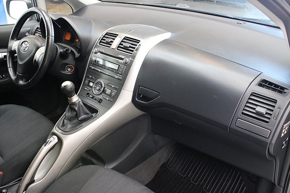 Toyota Auris 11 of 12