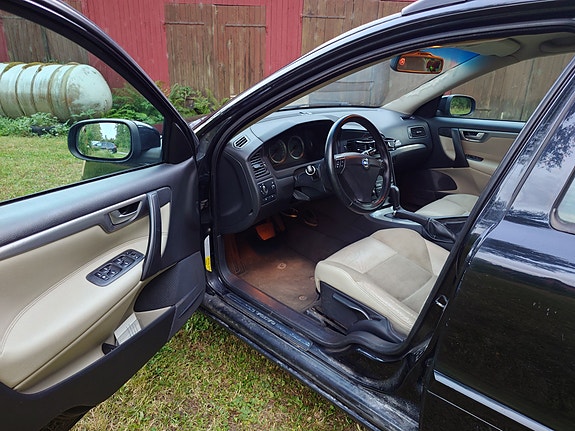 Volvo V70 4 of 6
