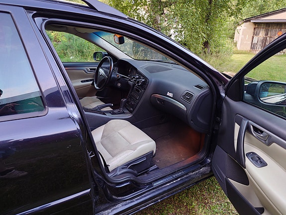 Volvo V70 5 of 6