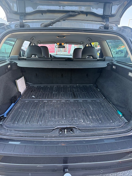 Volvo V70 6 of 9