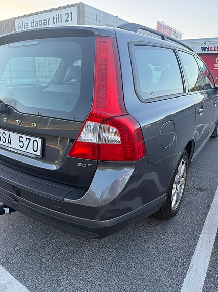 Volvo V70 4 of 9