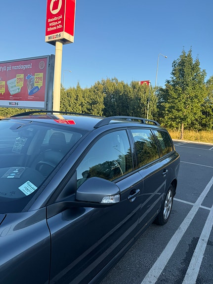 Volvo V70 2 of 9