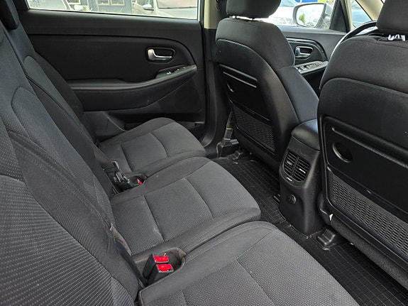 Kia Carens 7 of 14