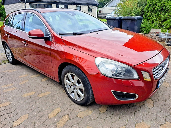 Volvo V60 2 of 8
