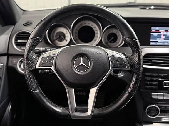 Mercedes-Benz C180 13 of 25