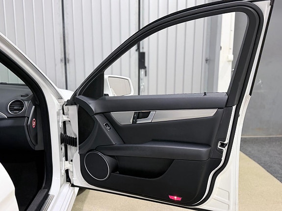 Mercedes-Benz C180 23 of 25