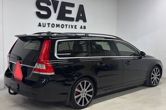 Volvo V70 2 of 10