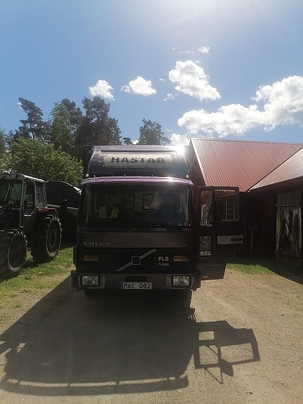 Volvo Fl 611 hästlastbil 2 of 9