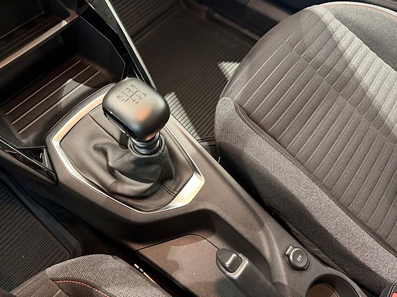 Peugeot 2008 17 of 18