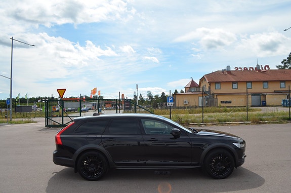 Volvo V90 Cross Country 8 of 27