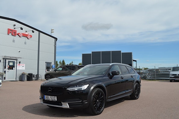 Volvo V90 Cross Country 2 of 27