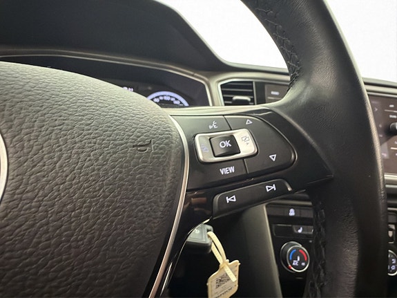 Volkswagen T-Roc 17 of 30