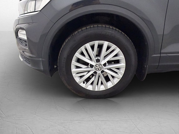 Volkswagen T-Roc 28 of 30