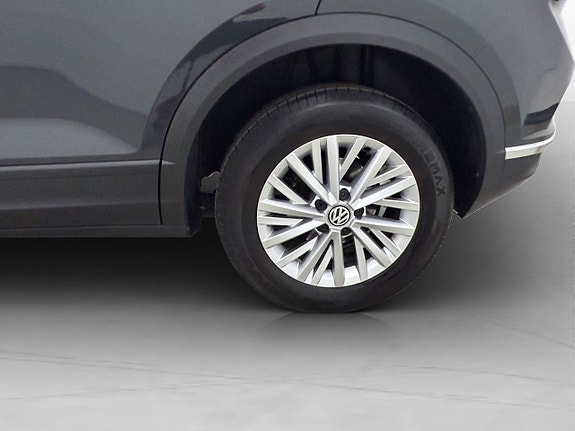 Volkswagen T-Roc 29 of 30