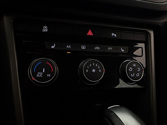 Volkswagen T-Roc 21 of 30