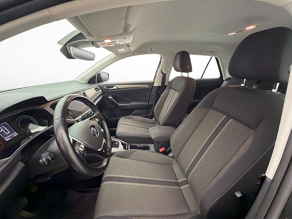 Volkswagen T-Roc 11 of 30