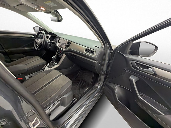 Volkswagen T-Roc 14 of 30