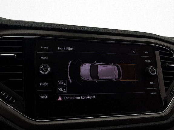 Volkswagen T-Roc 26 of 30