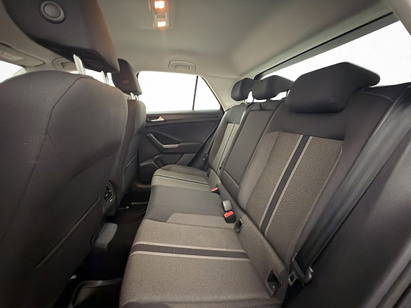 Volkswagen T-Roc 15 of 30