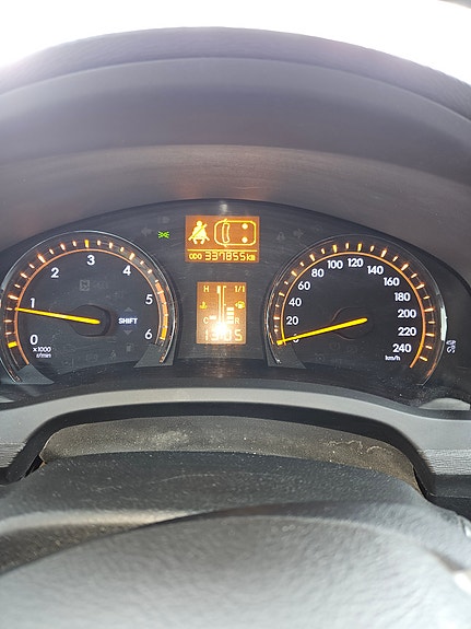Toyota Avensis 5 of 8