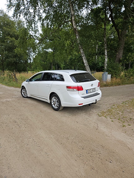 Toyota Avensis 2 of 8