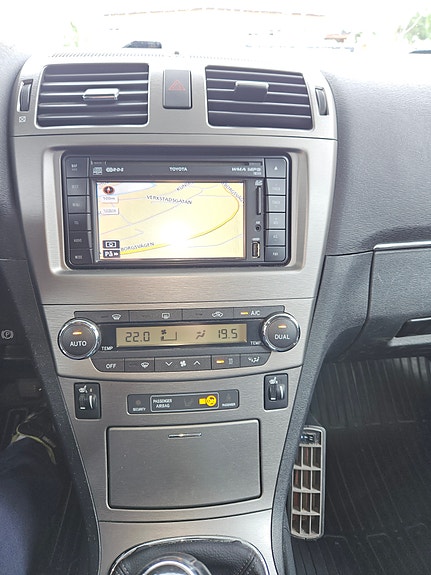Toyota Avensis 6 of 8
